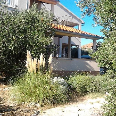 Apartments Jadranica Murter Bagian luar foto