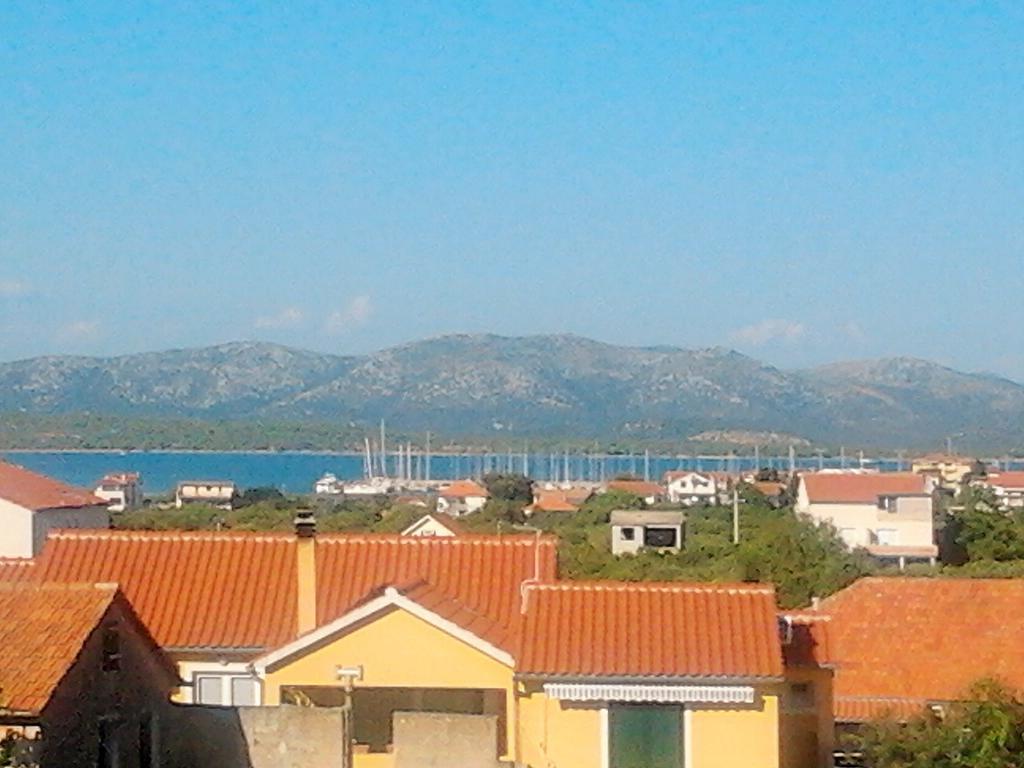 Apartments Jadranica Murter Bagian luar foto